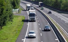 Autos Auf Einer Autobahn.