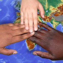 KinderHände Auf WeltKarte